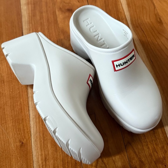 HUNTER Anika clogs white ivory color still basically new size 8 great style - Picture 2 of 8